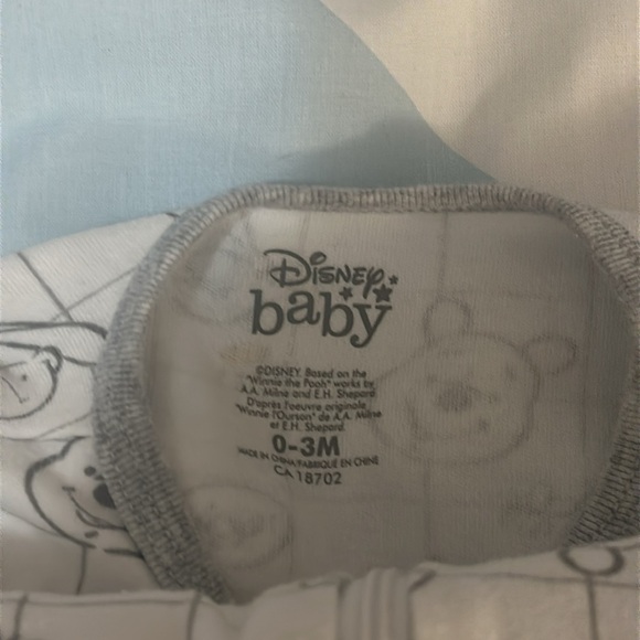 Disney - Winnie the Pooh - long sleeve newborn footed sleeper. Size 0-3 months - Picture 2 of 3